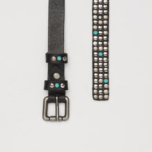 Carica l'immagine nel visualizzatore di Gallery, CABOCHON EDITION BELT | ALTEZZA 2,0 CM | 3 FILE DI BORCHIE MISTE ARGENTO + CABOCHON TURCHESI | LIMITED EDITION