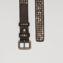 Carica l'immagine nel visualizzatore di Gallery, CINTURA BORCHIATA TESTA MORO | ALTEZZA 3 CM | 4 FILE DI BORCHIE MISTE