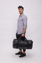 Carica l'immagine nel visualizzatore di Gallery, MAXI BAG NERA | IN ECOPELLE | STAMPA COCCO