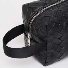 Carica l'immagine nel visualizzatore di Gallery, BEAUTY IN ECOPELLE | NERO INTRECCIATO 2