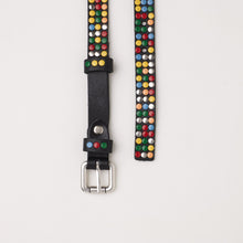 Carica l'immagine nel visualizzatore di Gallery, CINTURA BORCHIATA NERA | ALTEZZA 2 CM | 3 FILE DI BORCHIE COLORATE