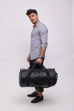 Carica l'immagine nel visualizzatore di Gallery, MAXI BAG NERA | IN ECOPELLE | INTRECCIATA | 2