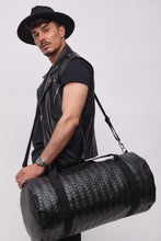 Carica l'immagine nel visualizzatore di Gallery, MAXI BAG NERA | IN ECOPELLE | INTRECCIATA | 2