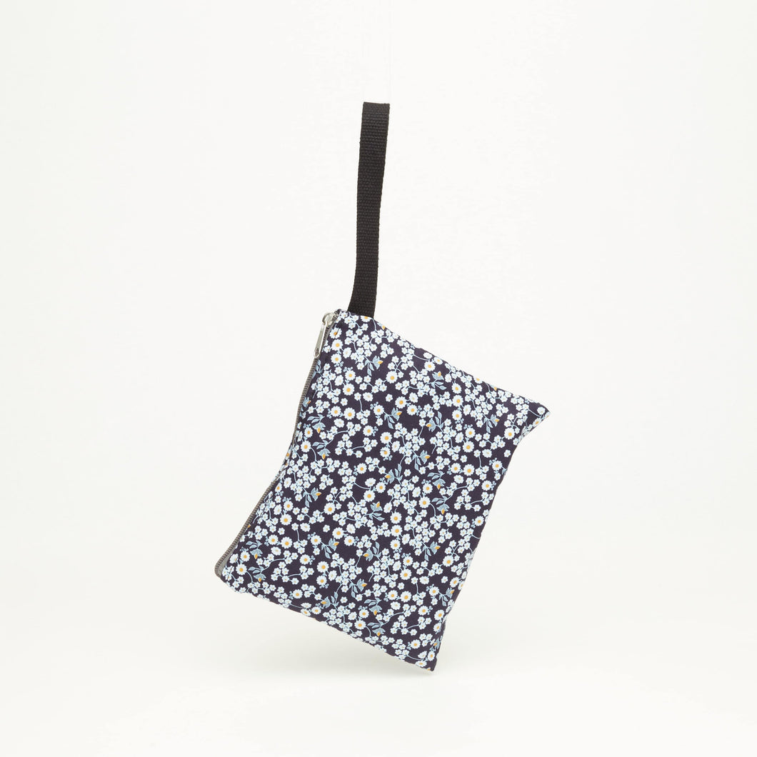 CLUTCH WITH CLOTH HANDLE | BLACK SMALL WHITE FLOWERS