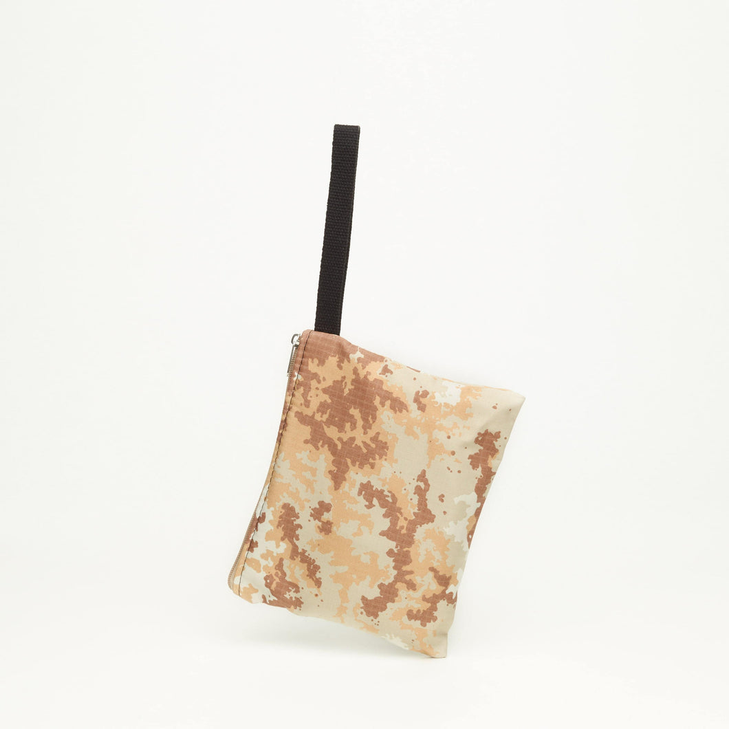 CLUTCH WITH CLOTH HANDLE | DESERT CAMOUFLAGE