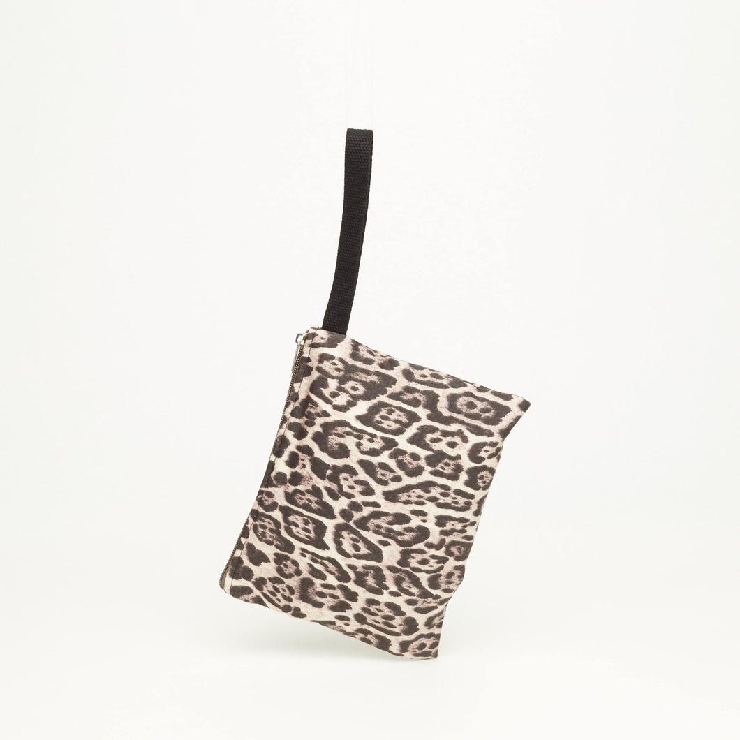 CLUTCH WITH CLOTH HANDLE | SPOTTED BROWN