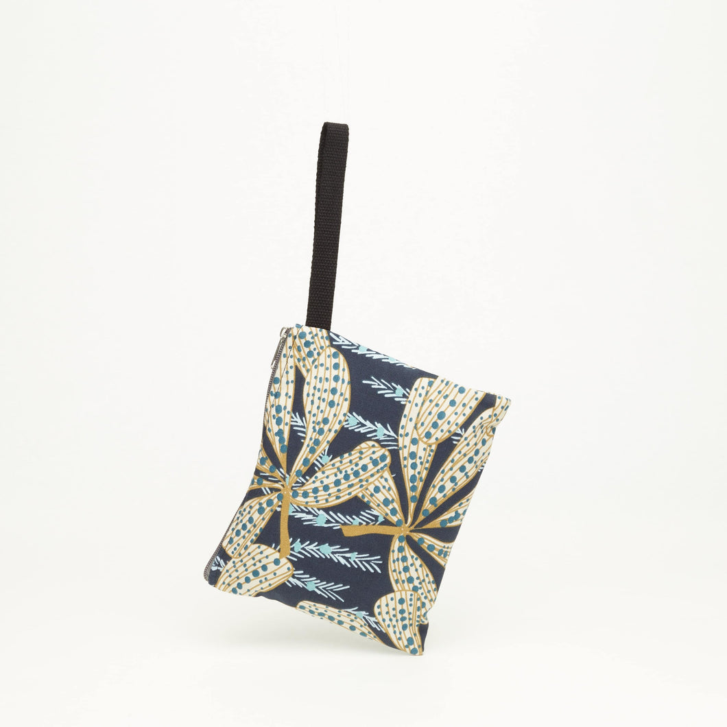 CLUTCH WITH CLOTH HANDLE | BLUE WITH LEAVES